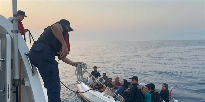 Foa'da 2'si ocuk 21 gmen son anda kurtarld!
