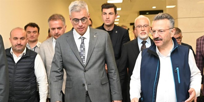 Memiolu, yaralanan orman iisini hastanede ziyaret etti