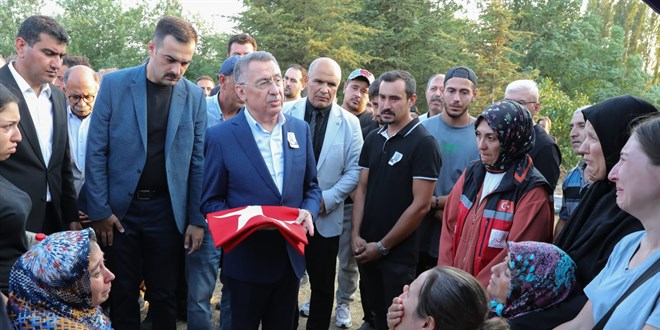 Cumhurba�kan� Erdo�an, Orman �ehidinin Babas�na Destek Oldu: O Anlar Y�rek Burktu