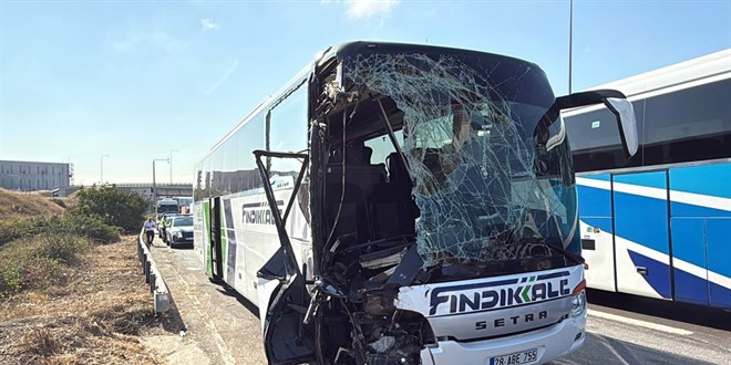 Anadolu Otoyolu'nda otob�s kamyona �arpt�: 1 ki�i �ld�