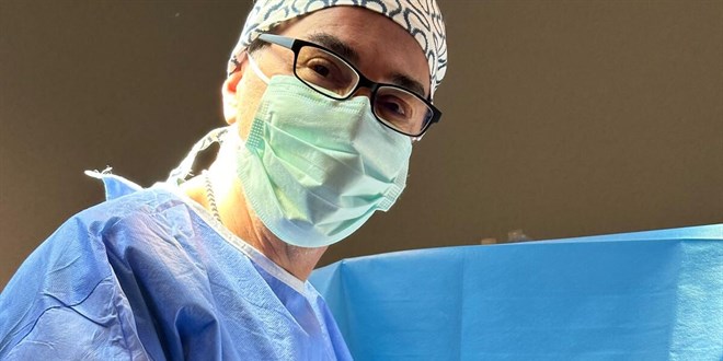 30 yıla 40 bin ameliyat sığdırdı