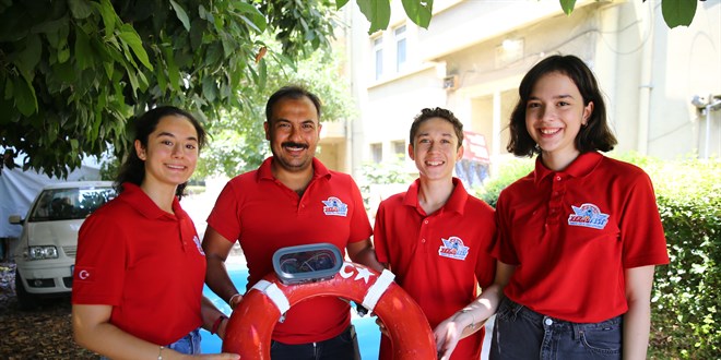 Lise ��rencileri bo�ulma vakalar�na kar�� 'otonom cankurtaran simidi' tasarlad�