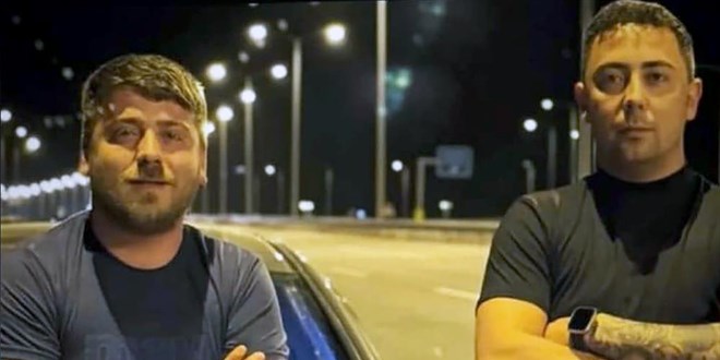 Motosiklet a�aca �arpt�: �ki karde� hayat�n� kaybetti