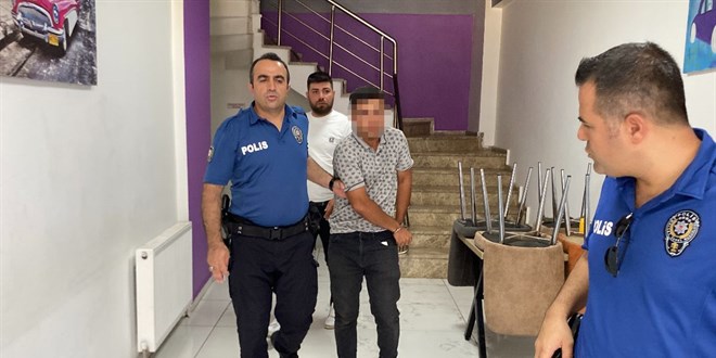 Telefon Tacizcisi Yakalan�nca Kendini Tuvalete Kilitledi