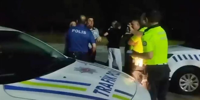 Sürücü alkollü çıktı: Kızı basın mensuplarına saldırdı