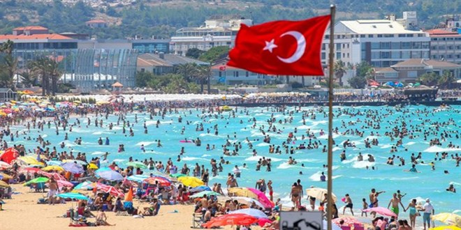 '2025 ilk 6 ayında 25,8 milyar dolar turizm geliri elde edildi'