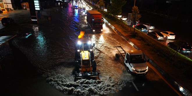 Ankara'da saanak: Caddeler gle dnd