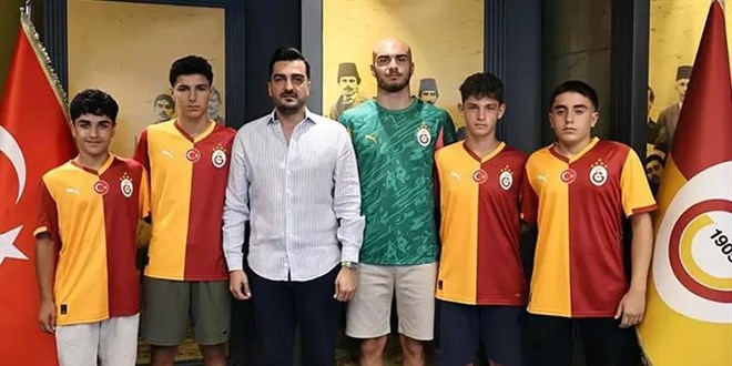Sar-Krmzllar futbol akademisine 7 transfer yapt