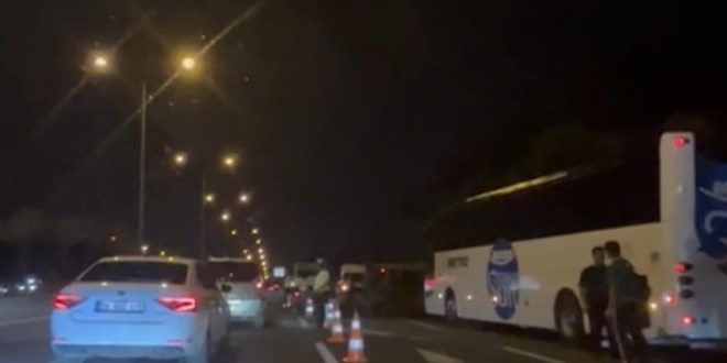 Ankara'da otob�s ile kamyonet �arp��t�: 6 yaral�