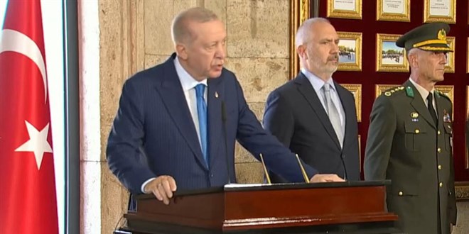 Erdo�an ve �ura �yeleri An�tkabir'de Bir Araya Geldi