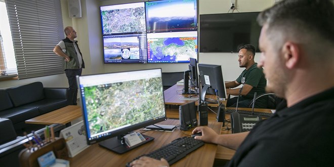 Gözetleme kuleleri kameralarla donatılarak anbean izleniyor