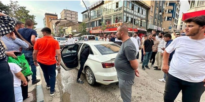 Yoldan geçen doktor 1 yaşındaki bebeğin hayatını kurtardı