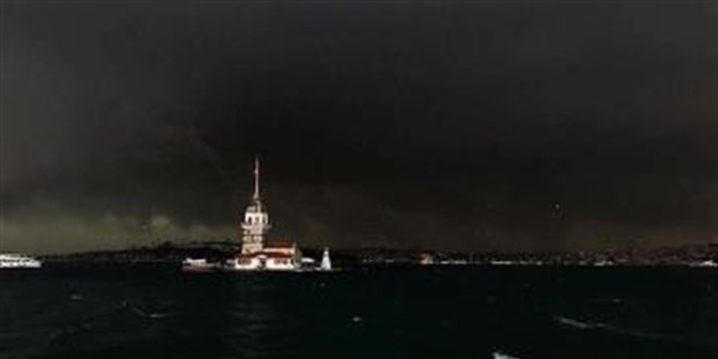 stanbul'da gk grltl saanak etkili oldu