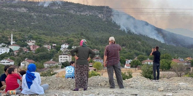 Karabk'te orman yangn: 80 haneli ky tahliye edildi