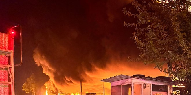 Diyarbak�r'da 3 D�kkan ve 22 Trakt�r Yang�nda Zarar G�rd�