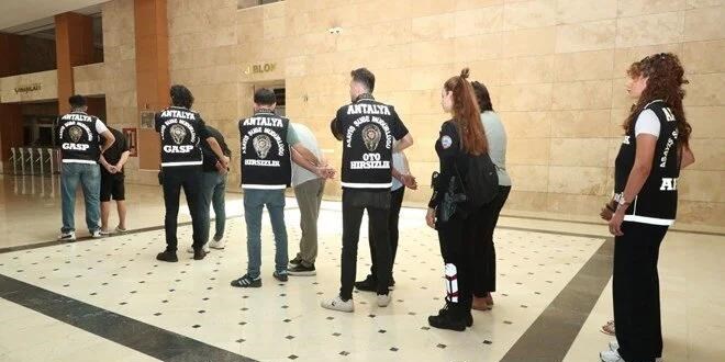 Antalya'da 6 milyon TL'lik film gibi soygun!