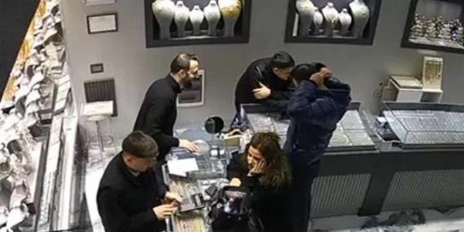 Güzellik uzmanının sahte altın oyunu!