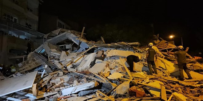 Balıkesir'de 6,1 büyüklüğünde deprem! Enkaz altında kalan 1 kişi hayatını kaybetti