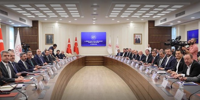 Memurlar iin ilk zam teklifi bugn verilecek