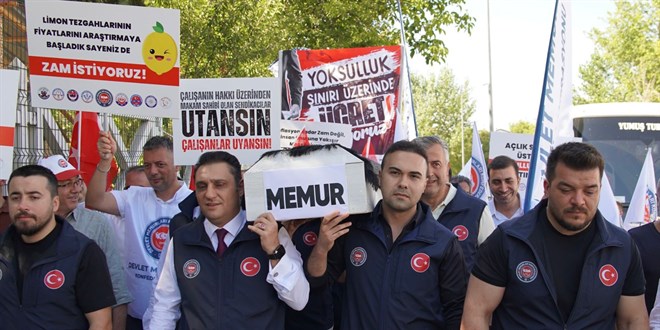 Zam Teklifinin Karşısında Memurun Tabutunu Kaldırdılar