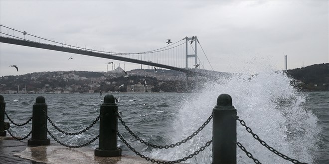 stanbul'da frtna uyars, 3 ilede denize girmek yasakland
