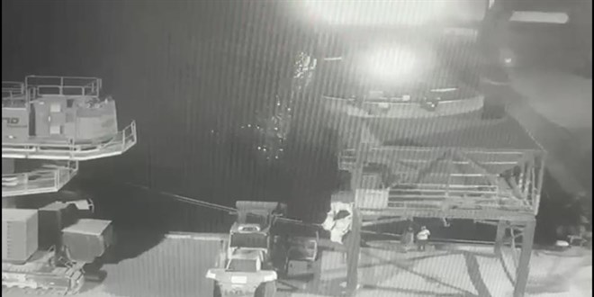 Tutuklanan kaptann limanda gemisini incelerken grntleri ortaya kt