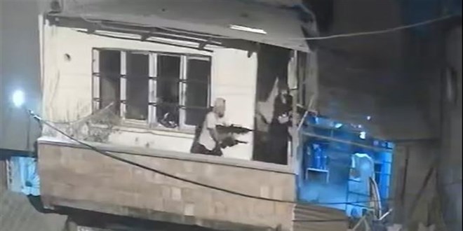 Husumetli kom�ular, balkonlardan �at��t�