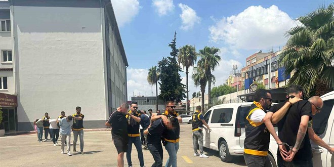 Adana'da sosyal medya dolandrcl: 8 kii tutukland!