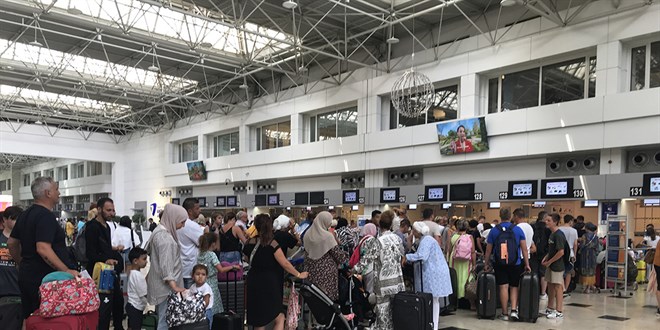 Turizmin Kalbi Antalya'da Tarihi Rekor: 230 Bin Yolcu