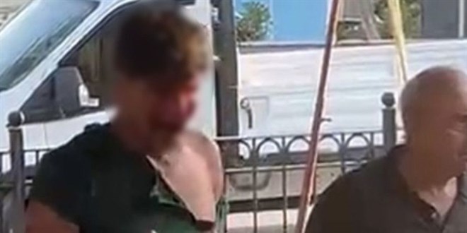 Burdur'da pazar yerinde 3 kişi, bir genci tekme tokat dövdü