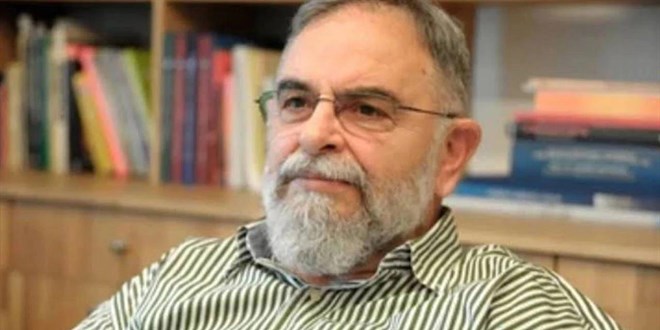 Tarihçi Mete Tunçay hayatını kaybetti