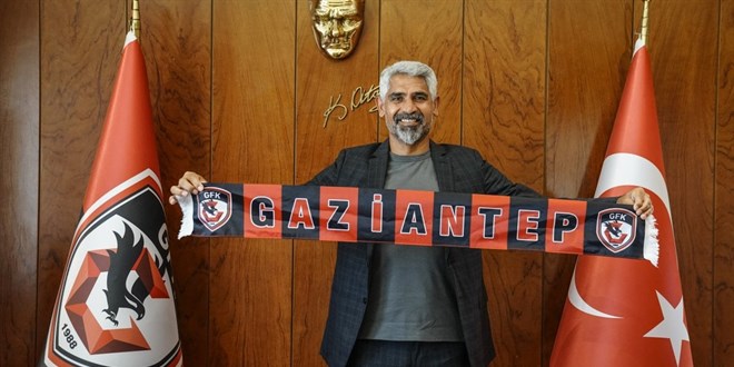 S�per Lig'de ilk teknik direkt�r ayr�l��� ger�ekle�ti