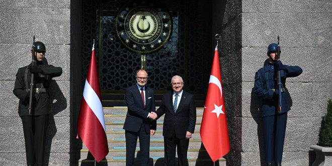 Bakan Gler, Letonyal mevkida Spruds ile grt