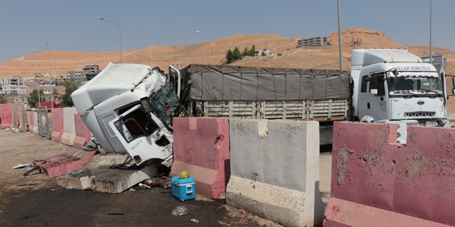 S�r�c�leri karde� olan iki t�r �arp��t�: A�abey �ld�, karde�i yaraland�