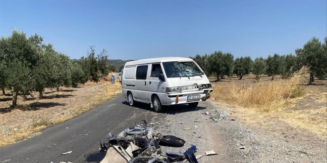 Manisa'da motosiklet ara�la kafa kafaya �arp��t�: 1 �l�