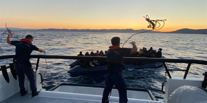 �zmir'de 8 d�zensiz g��men yakaland�