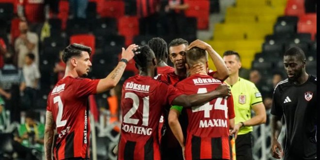 Burak Y�lmaz ilk ma��nda galibiyetle ba�lad�!