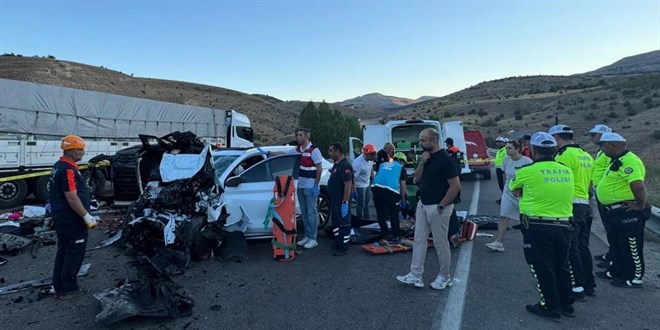 Malatya Ak�ada�'da kaza: 4 �l�, 2 yaral�!