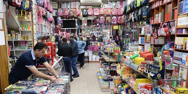 Okul sezonu ncesi krtasiye rnlerine yakn takip