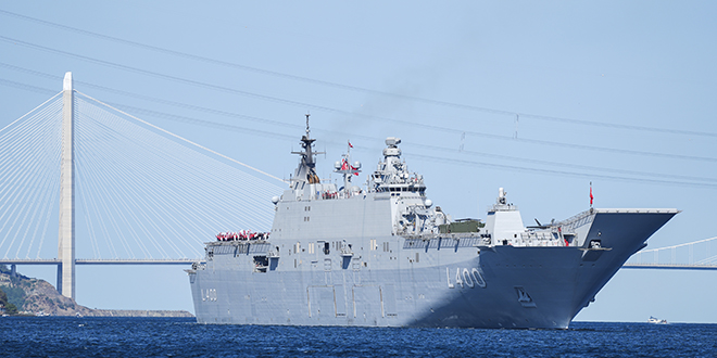 TCG Anadolu liderliinde stanbul Boaz'ndaki geit treni balad