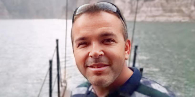 Denizde boulma tehlikesi geiren retmen kurtarlamad