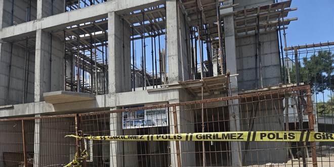 Bursa'da in�aattan d��en i��i hayat�n� kaybetti