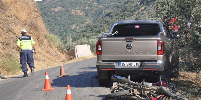 zmir'de pikapla motosiklet arpt: 1 l