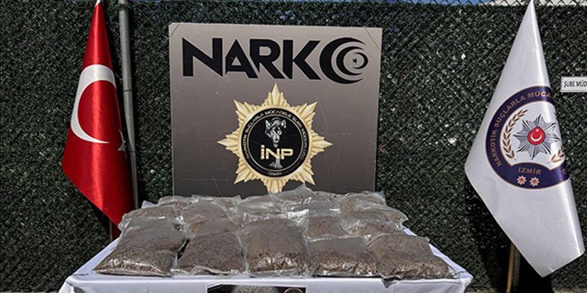 �zmir'de zehir taciri 133 ��pheli tutukland�