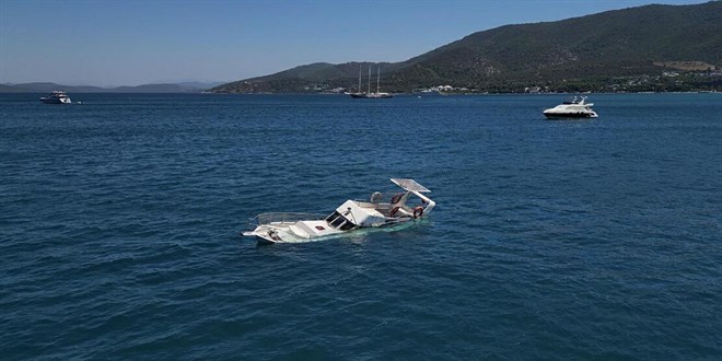 Bodrum'da 10 metrelik tekne batt