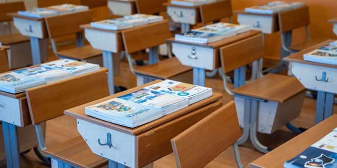 cretsiz ders kitaplar okul sralarndaki yerini ald