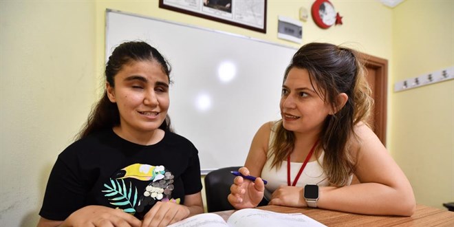 lk 10 bine giren grme engelli Nazalin, A letiime yerleti