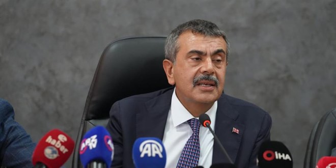 Bakan Tekin'den zgr zel'e arkl gnderme