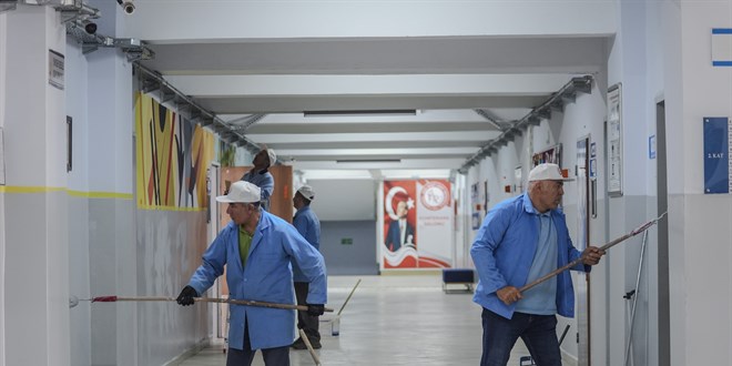 İstanbul'un eğitim yuvalarında ilk ders zili için son dokunuşlar
