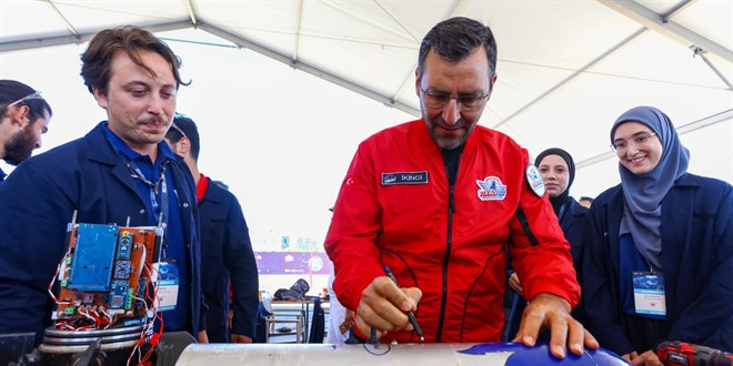 Roketsan, TEKNOFEST'te Mavi Vatan'n geleceini genlerle ina ediyor